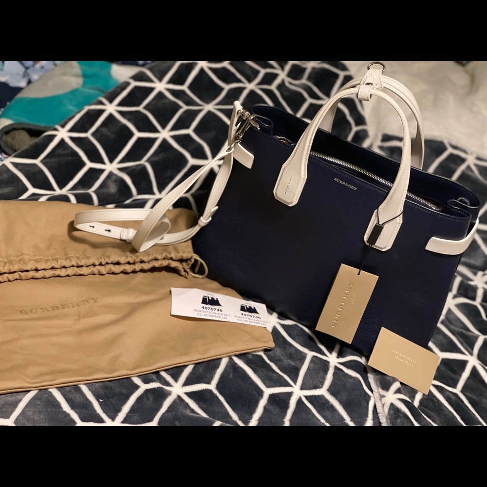 NWT Burberry Medium Bicolor Banner